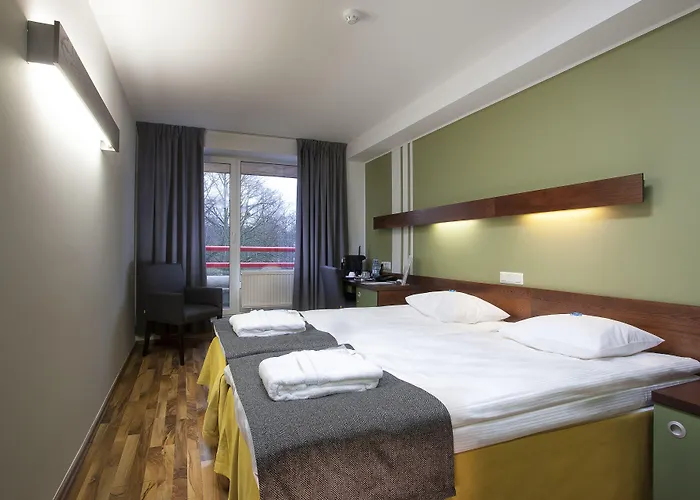 Pirita Marina & מלון