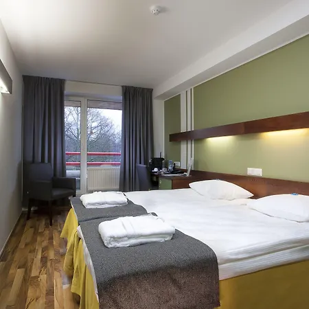 Pirita Marina & فندق